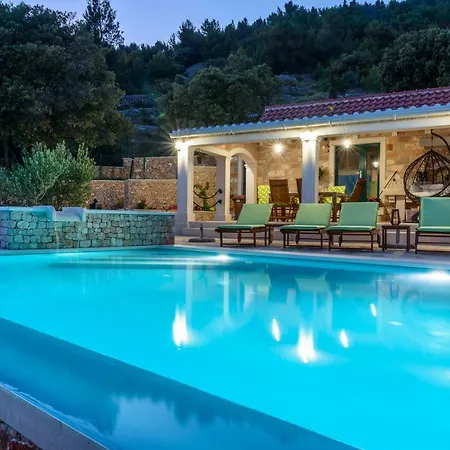Lucija Holiday home Bol
