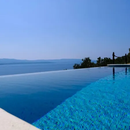 Lucija Bol Hébergement de vacances *