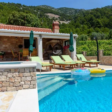 Lucija Holiday home *