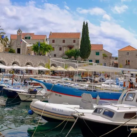 Lucija Bol Hébergement de vacances *