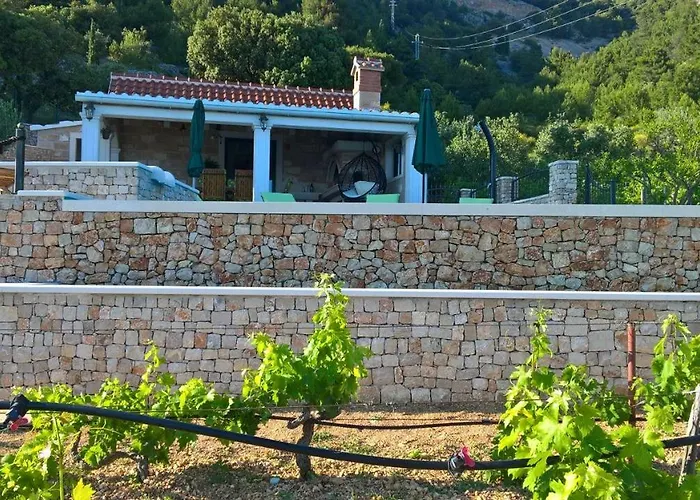 Lucija بول